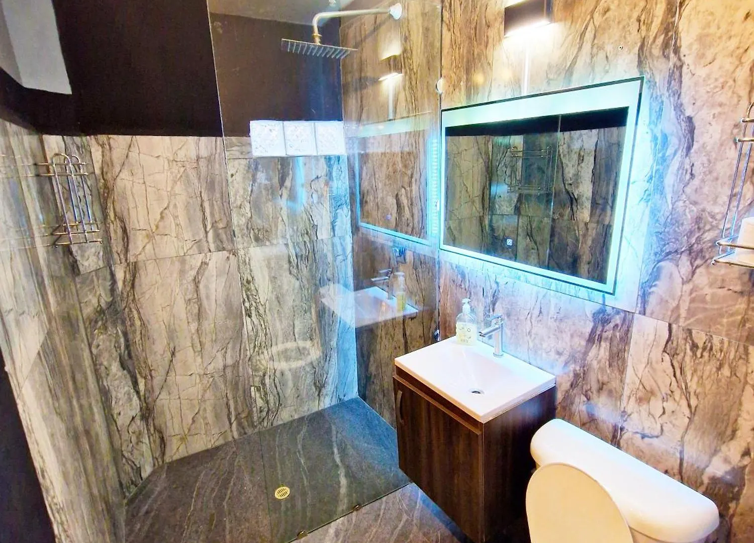 Luxor Suite #4 Icon Lleras Park 201 Medellín 0*,